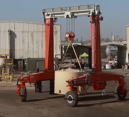 Mobile Gantry Crane yang Disesuaikan Kapasitas 25-100t 6 ~ 35m Tinggi Angkat
